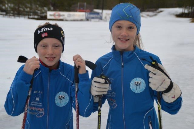 Maren Hjelmeset Kirkeeide og Emilie Flo Stavik. Foto: Margunn Hjelmeset, 2013